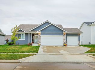 1225 Cedar St, Waukee, IA 50263
