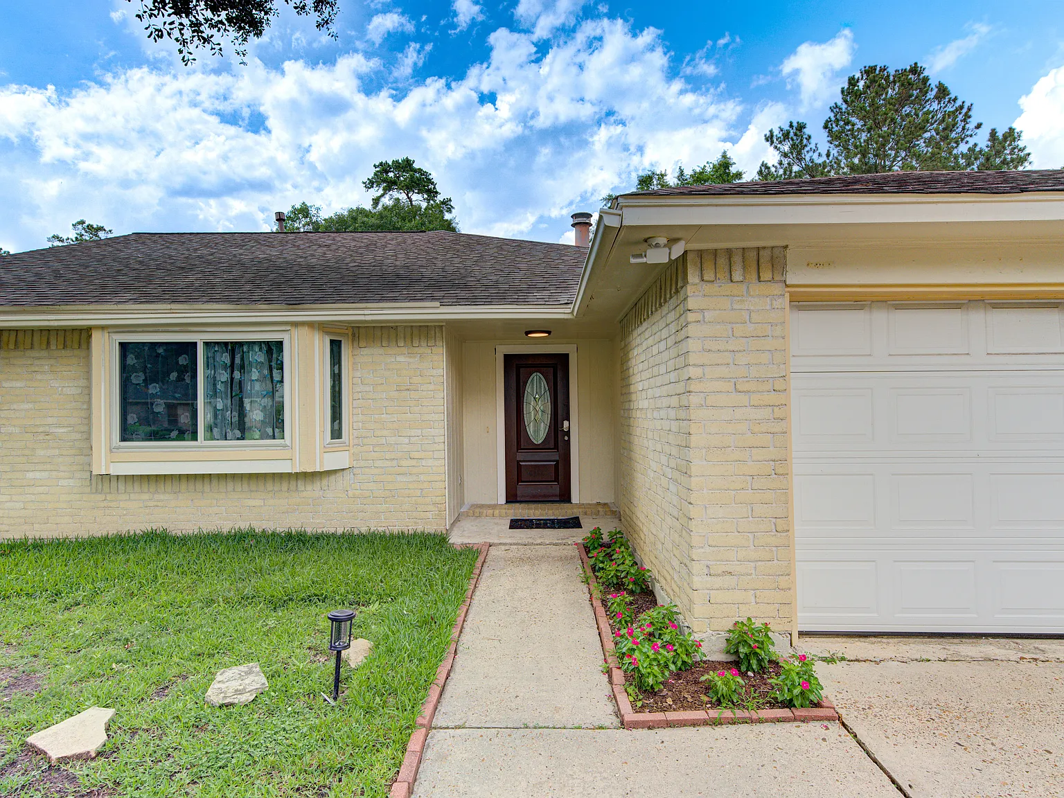 9126 Benwick Dr — Photo 2