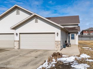 1696 38th Ave S, Grand Forks, ND 58201