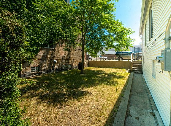 5th image of 1622 W Blackhawk St