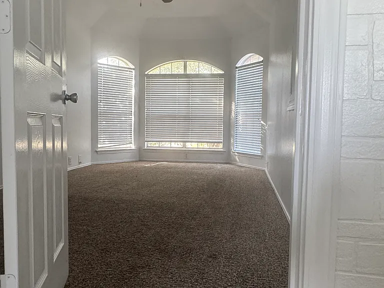 115 Pinion Dr — Photo 3