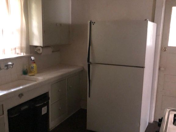 5th image of 249 E Elizabeth St