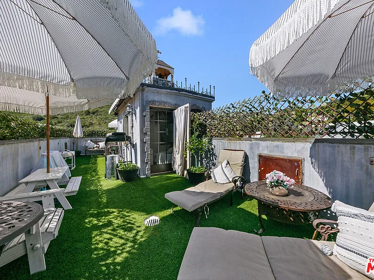 2851 Seabreeze Dr — Photo 44