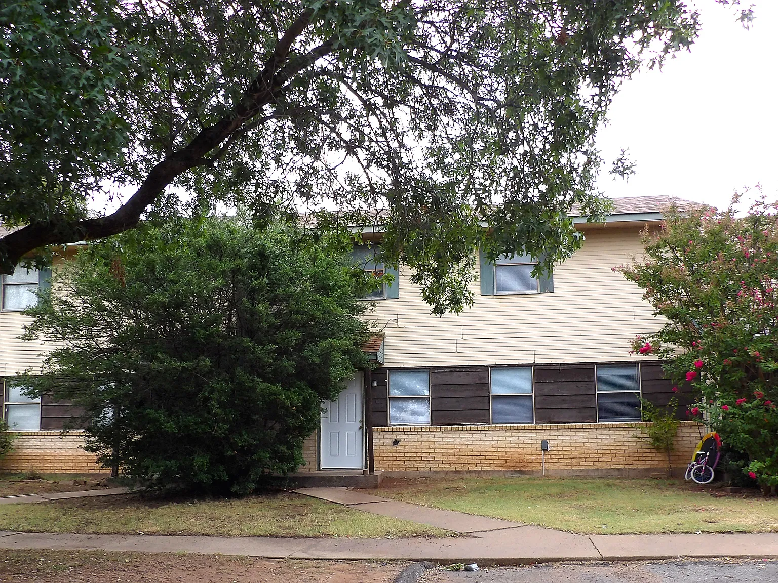 3 bed, 1440 sqft, $995 — Photo 1