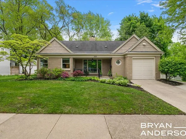 2120 Englewood Dr SE, East Grand Rapids, MI 49506