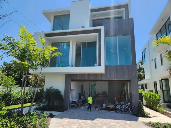 1070 Del Harbour Drive, Delray Beach, FL 33483