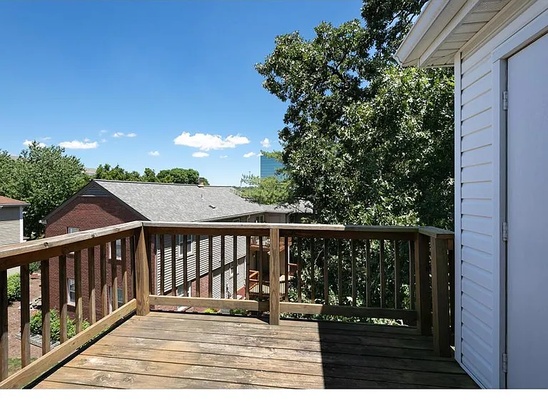 1422 Bluebird Ter — Photo 20