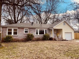 2320 S Roanoke Ave, Springfield, MO 65807
