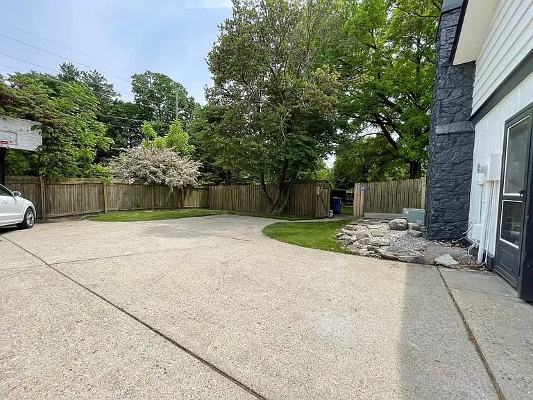 4719 Brookshire Pkwy — Photo 7