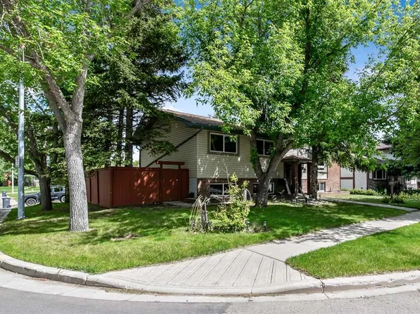 12 W Robinson Dr, Okotoks, AB T1S 1C3