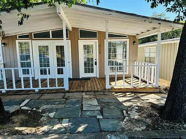 2 bed, 1.0 bath, 850 sqft, $1,600 — Photo 1