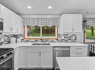 405 Sunset Dr, Deforest, WI 53532