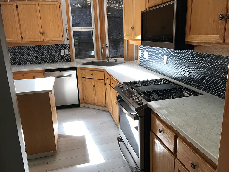 3882 Ashford Dr — Photo 32