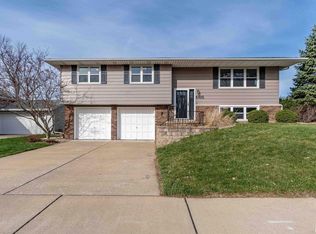 6815 N Rockvale Dr, Peoria, IL