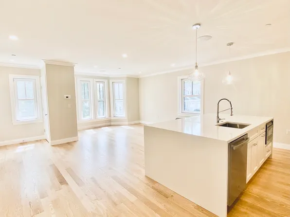 15 Yuill Cir #4, Hyde Park, MA 02136