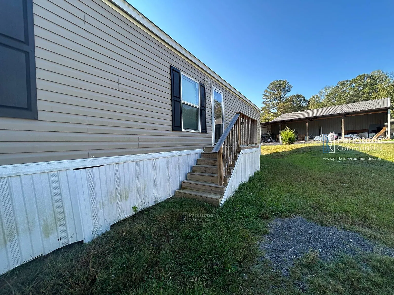 3 bed, 2.0 bath, 1140 sqft, $999 — Photo 2