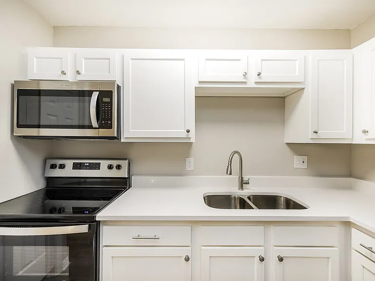 5 Victoria Dr — Photo 8