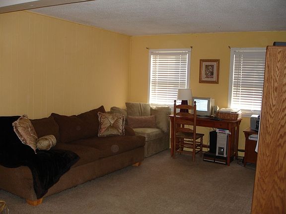 30 Hawley St. Living Rm