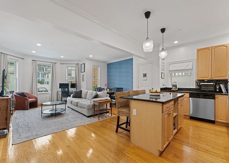 1st image of 146 Clifton St APT 4