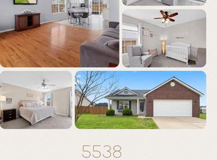 5538 S Woods Manor Dr, Smithton, IL 62285