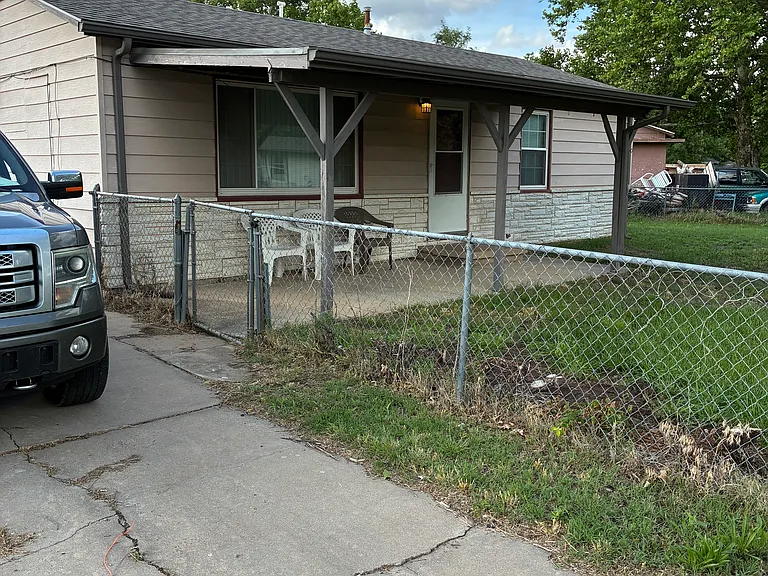 1702 S Catherine Ave — Photo 1