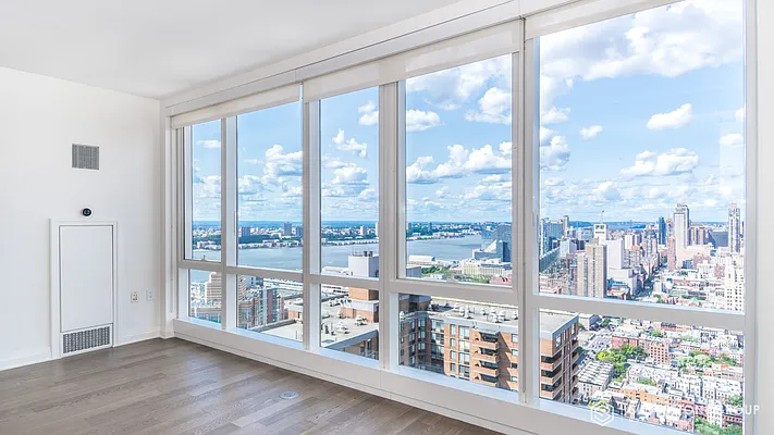 Rented by Silverstone Group USA Corp. | media 33