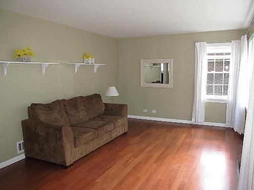2nd image of 36 E Van Buren St