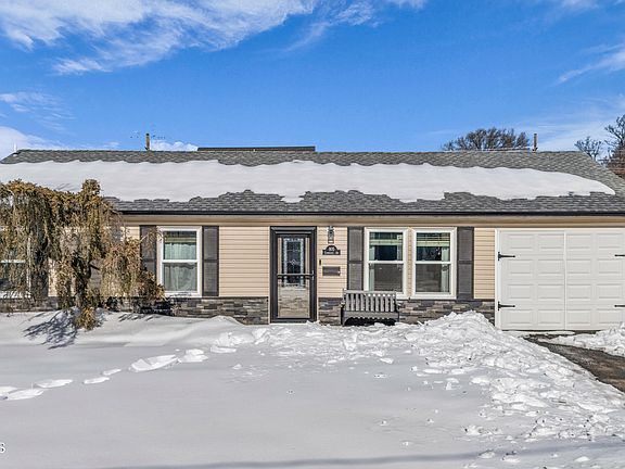 3rd image of 805 Cambridge Avenue