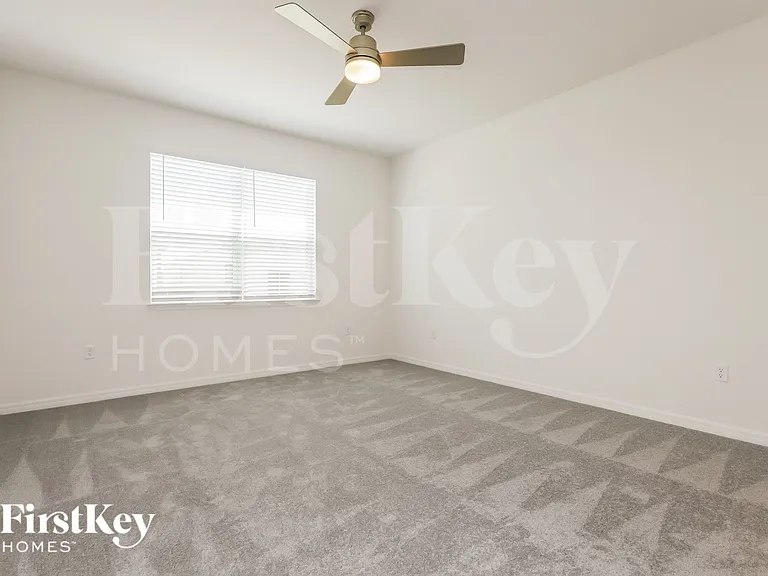 543 Crown Rose Dr — Photo 8
