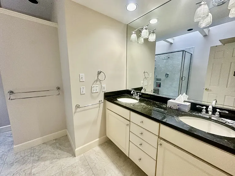 9 Royal Pointe Dr — Photo 22