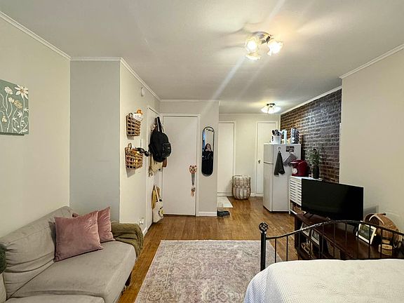 4th image of 401 E 62nd St APT 5A