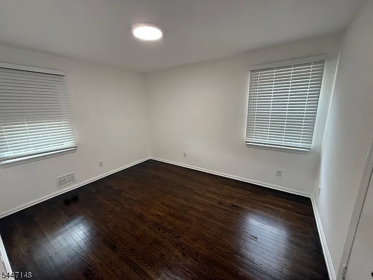 2514 Jackson Ave — Photo 8