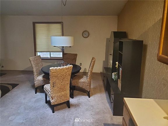 5th image of 8100 Sparrow Ct SE