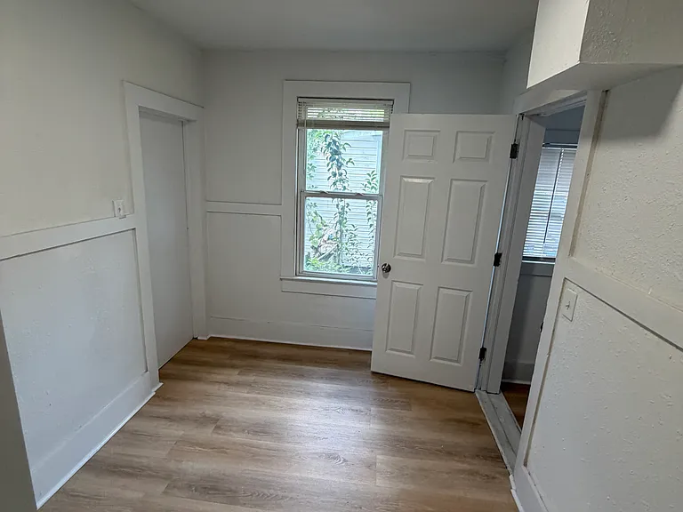 1658 W 4th St — Photo 6