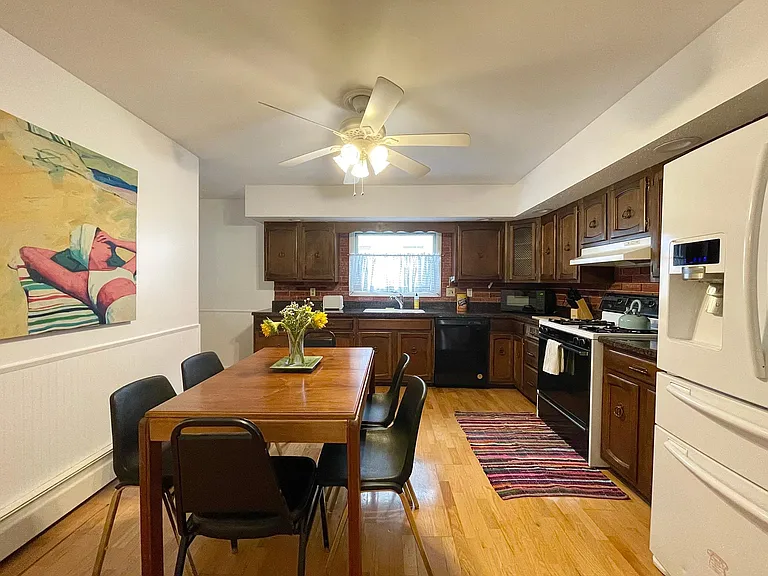 4 Washington St #1 — Photo 4