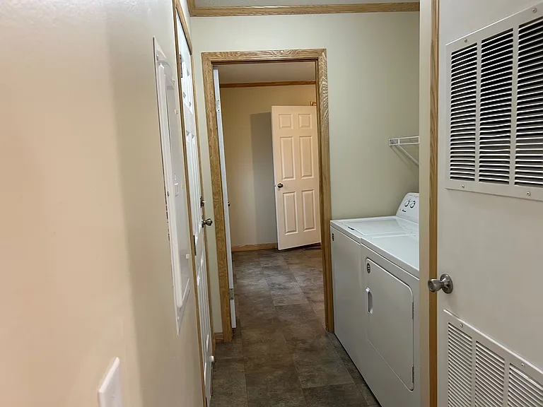 625 15th St SE — Photo 113