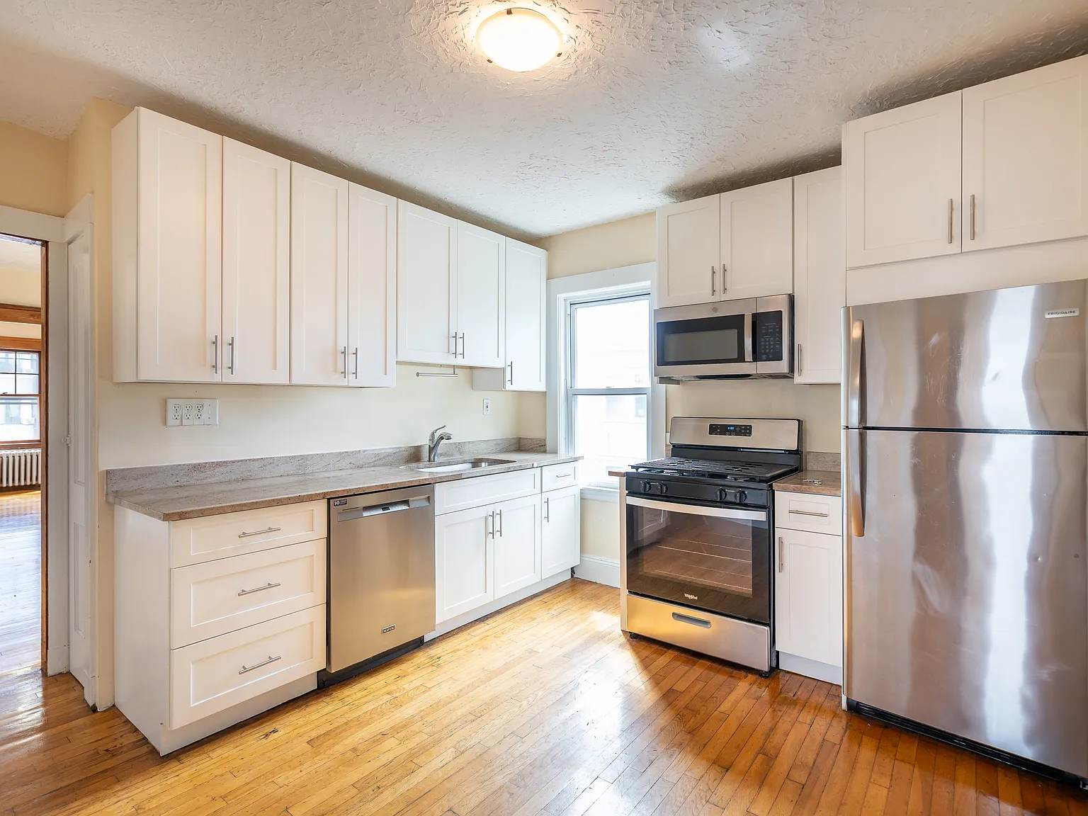 4 bed, 1136 sqft, $3,400 — Photo 1
