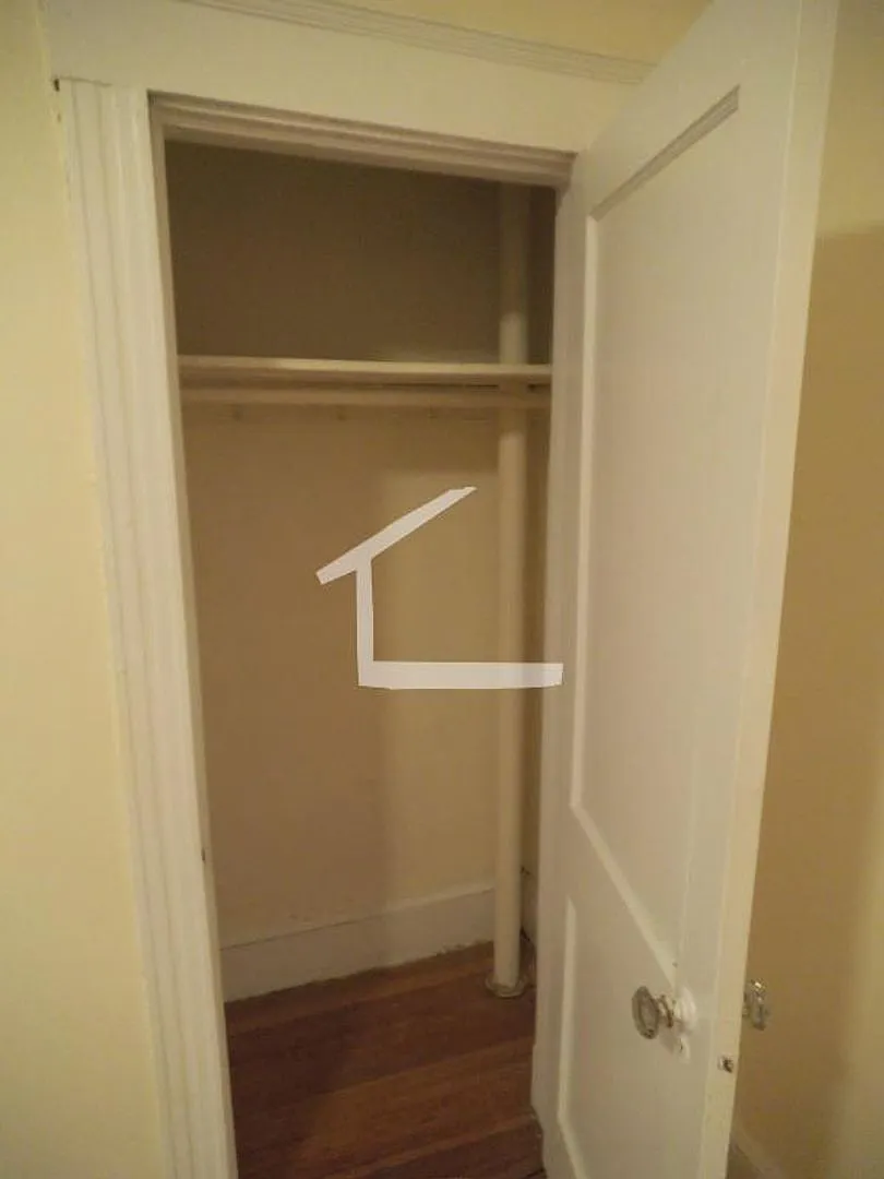 Great 2 Bed For July 1 - No Broker Fee — Photo 4