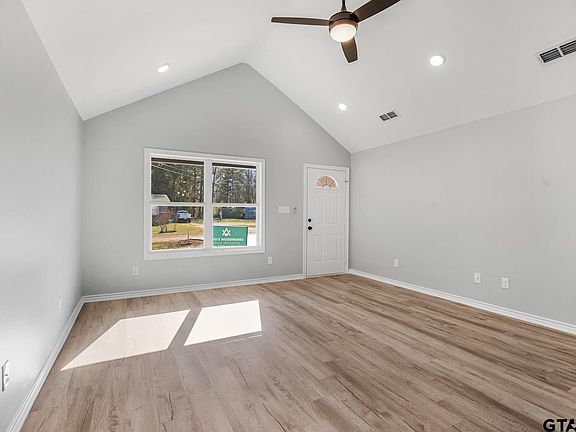 5th image of 151 Melissa Dr