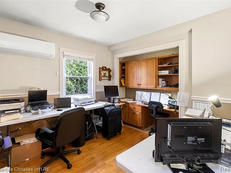 16219 Elizabeth St — Photo 16