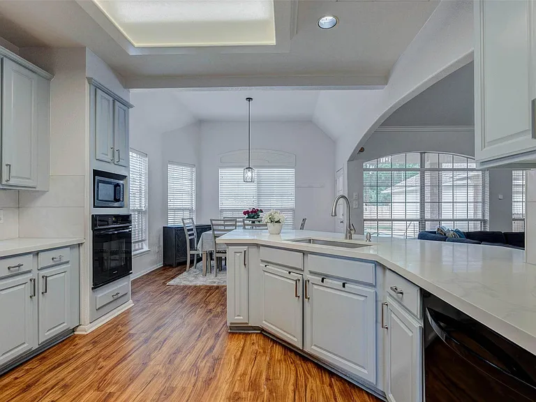 1606 Barrington Hills Ln — Photo 12