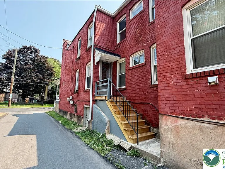 156 Hanover St #156B — Photo 3