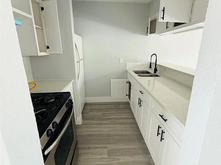1125 Ann St #7 — Photo 2