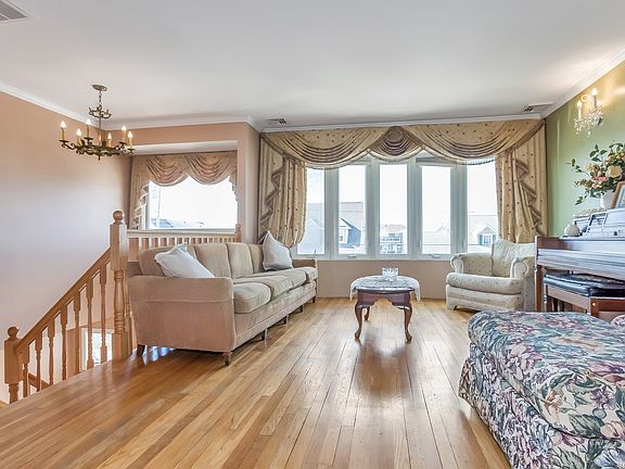 3rd image of 86 Stillwater Ave