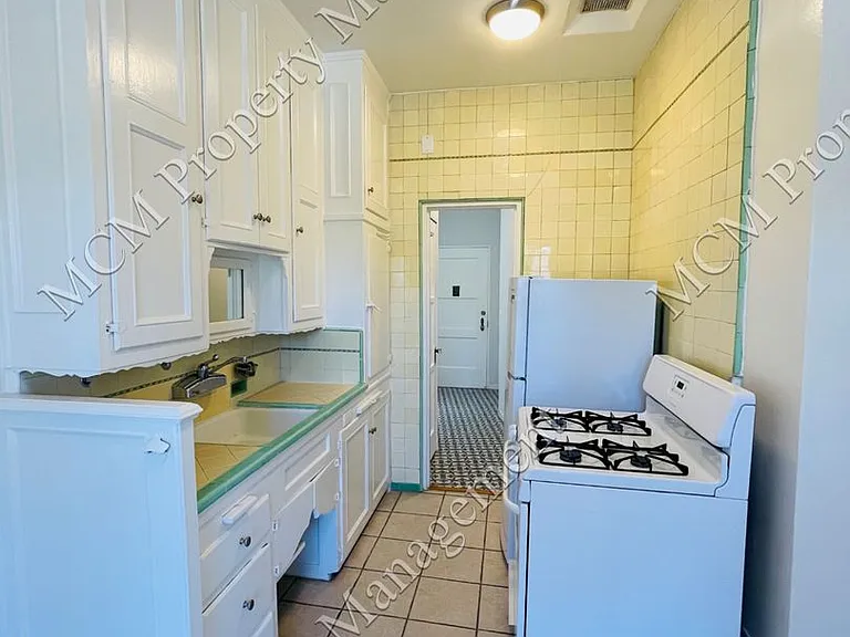 640 S Detroit St — Photo 6