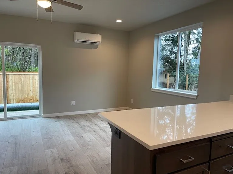 6473 Jacobe St NE — Photo 8