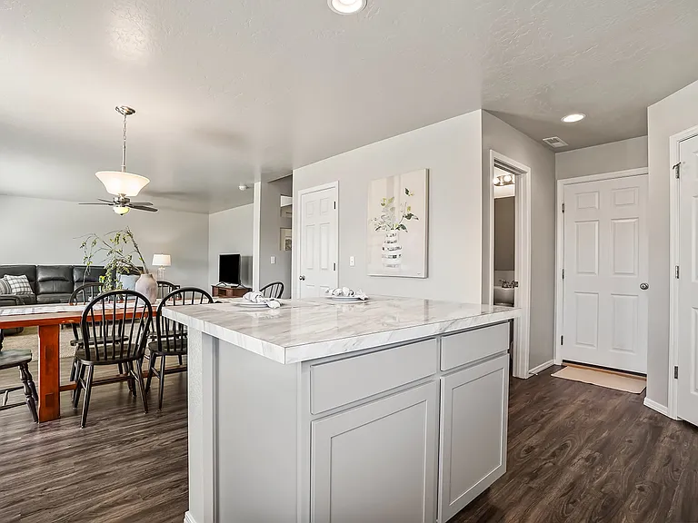 17589 Mountain Springs Ave — Photo 15