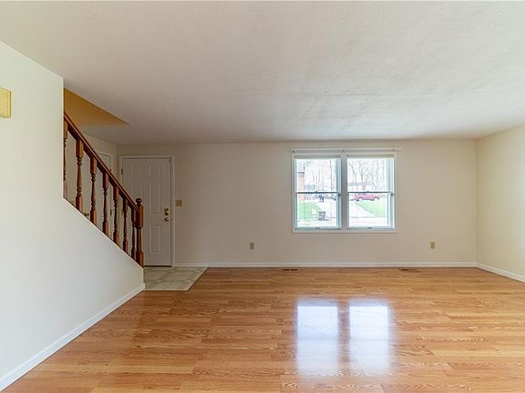 5th image of 212 Brusman Dr