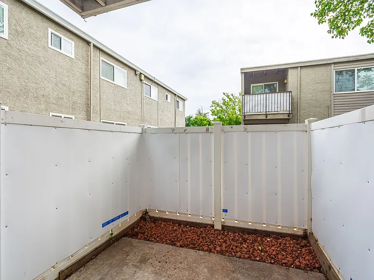 Gold Creek Apartments — Photo 39