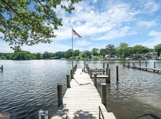 318 Riverside Dr, Pasadena, MD 21122